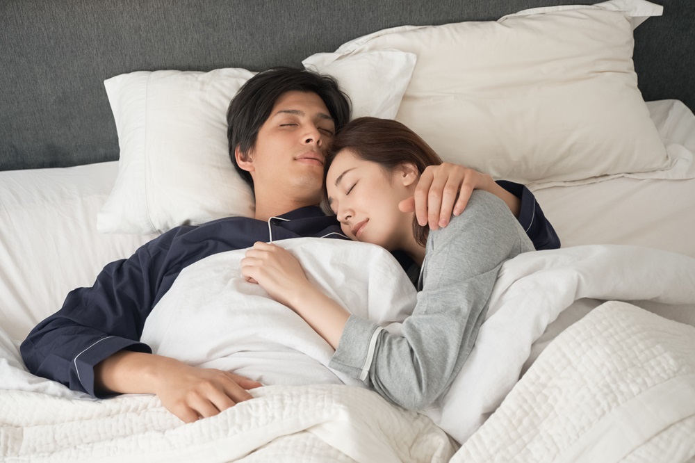 腕枕が好きな女性心理とは？腕枕の上手なやり方も解説！ - ボクラノ 