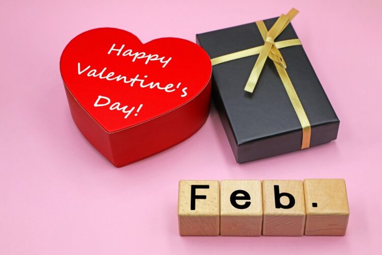 なぜ日本では女性から男性にチョコを贈るのか？