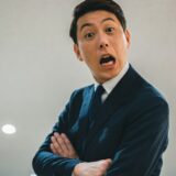 高圧的で怖い