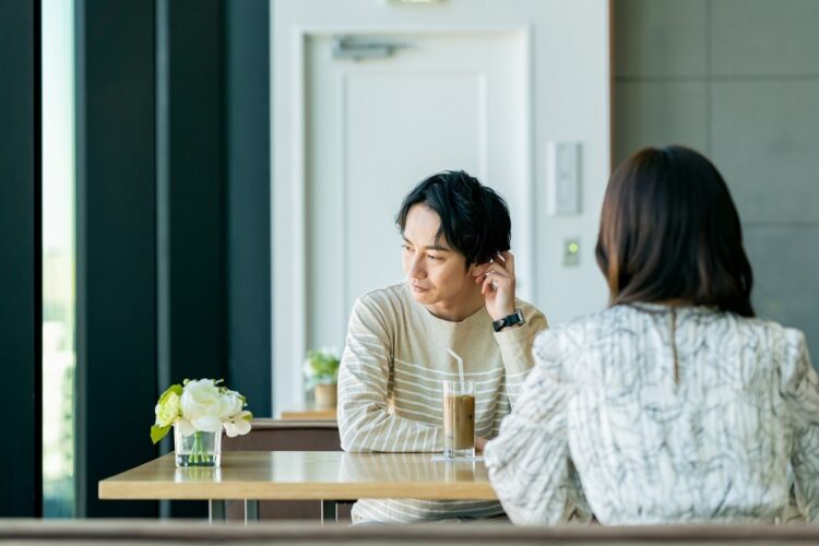 女友達と距離が近くなりすぎたときの対処法
