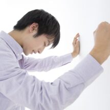 飲み会に行く彼女が不安