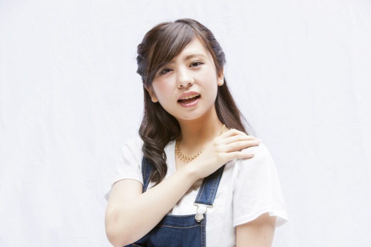 猫かぶりの女性を正しく見抜く方法