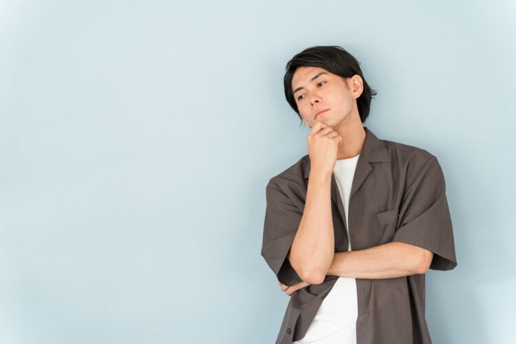 彼女に束縛されやすい男性の共通点