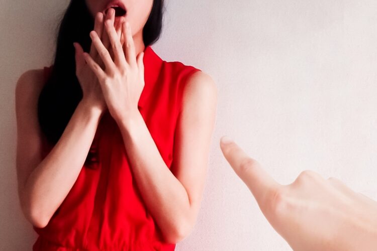 彼女の嘘に気づいたときの適切な対処法