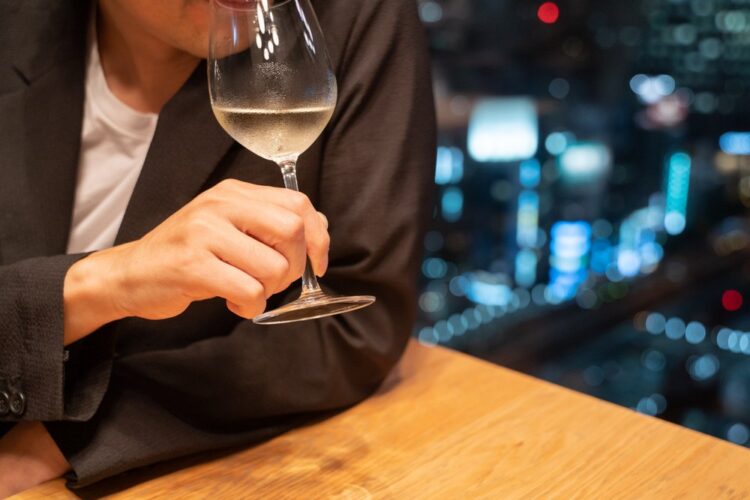 女性がヤリチンを疑う男性の特徴とは？