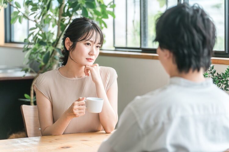 彼女に浮気がバレる瞬間とは？発覚したときの正しい対処法_サムネイル